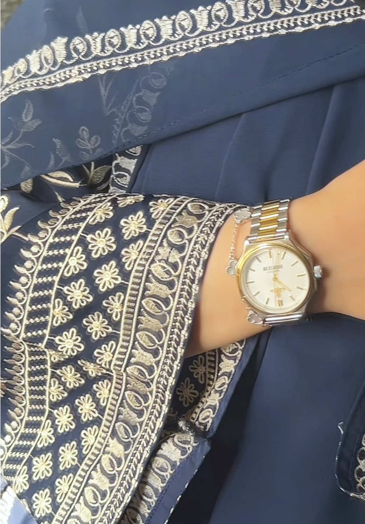 It's sooo cute and perfect for daily use or even special occasions @PureAbayas 🤍 . #abayagirls #autumnoutfits #muslimah #muslimtiktok #WhatsForYou