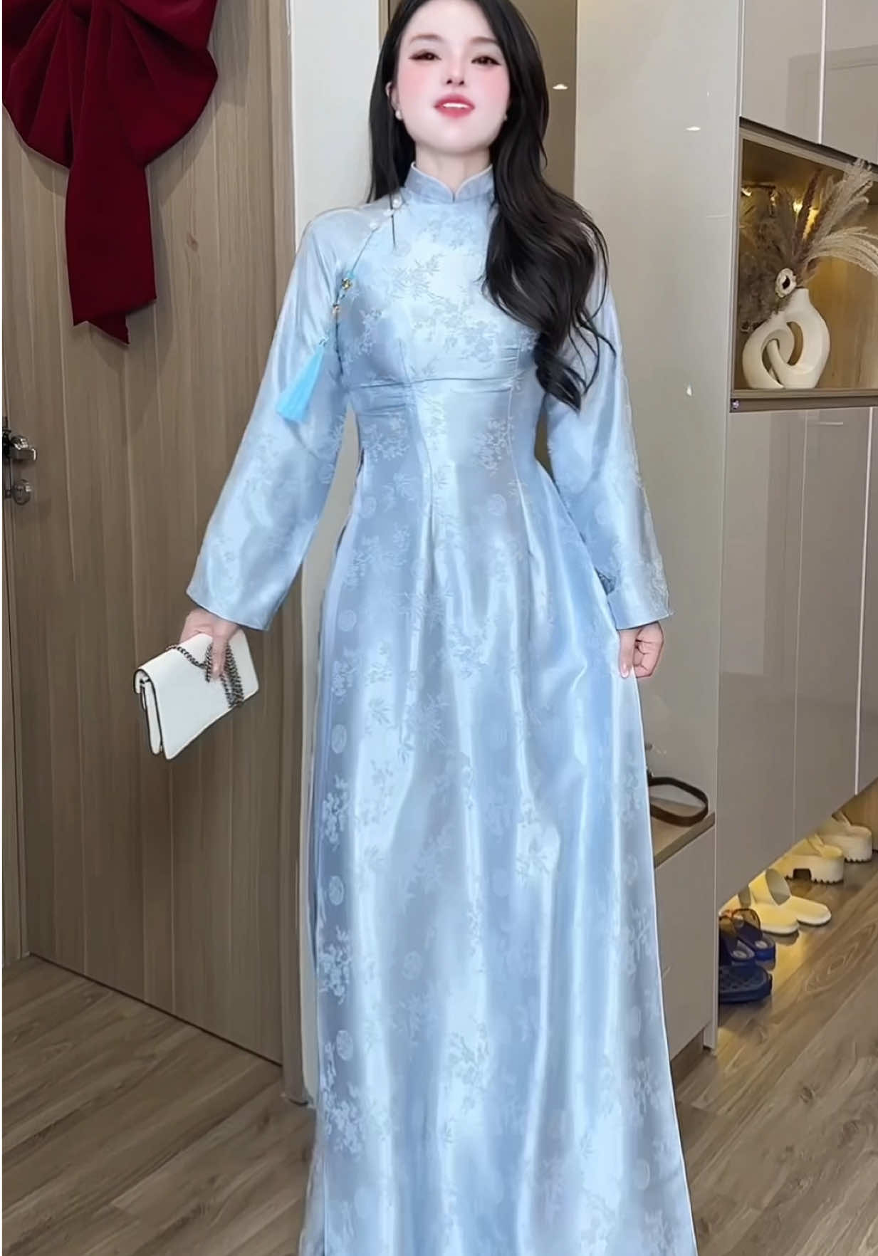 Áo dài gấm Trúc Anh vải gấm cao cấp đẹp mê lên form tôn dáng xinh sang lắm luôn Ý chị em ơi #aodai #aodaivietnam #aodaicachtan #aodaitruyenthong #aodaithietke 