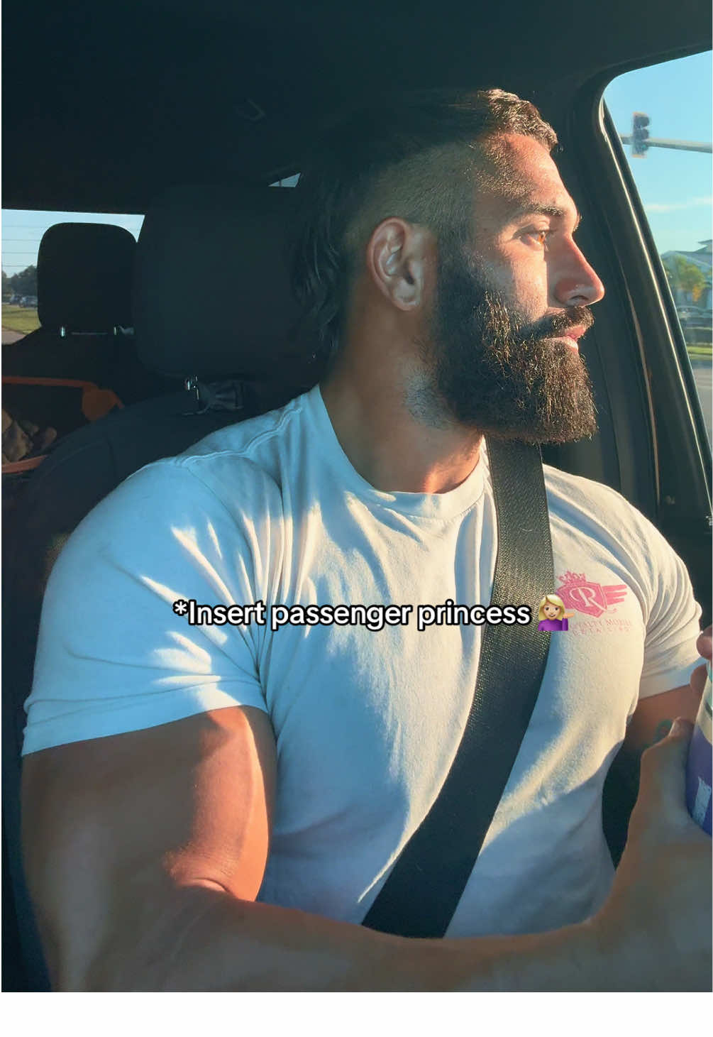 Arm rest or rest on my arm💁🏼‍♀️ #passengerprincess #princesstreatment #arms #bicep #datinglife 