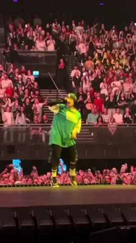 اسف عـ الاغنية🫠. ....... #لايكات #متابعه #لايكك #billieeilish #بيلي 