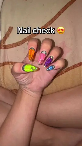 💅💜 #nails #lavalamp #fashion #inspo #OOTD 