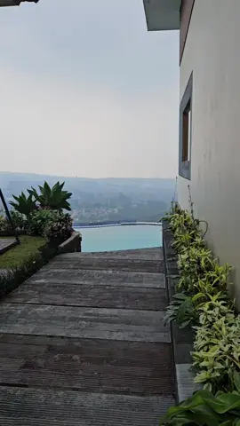 Salah Satu Villa Yang Memiliki View Se-Jabotabek Di Puncak Cisarua Bogor🤩🤩🍃🍃 #meutingdipuncak #villa #villamurah #villapuncak #fyp 