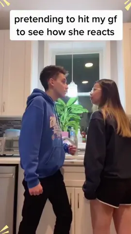Pretend to hit my girlfriend and see how she reacts#funny#prank#failure#foryou#violence