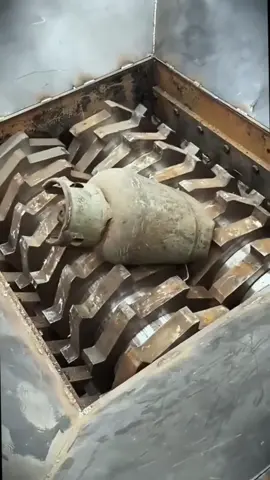 #shredder  #crusher  #machine  #safed  #doubleshaftshredder 