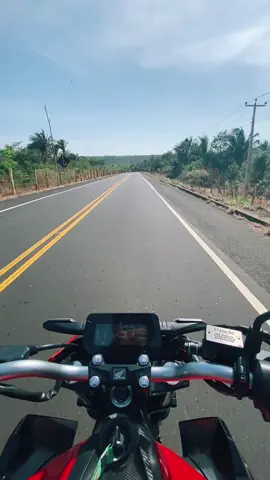 Se apertar cai de 30km/ para 24 rápido…. 🤣🤣🤣 #estrada #aventura #moto #liberdade #duasrodas #viagemdemoto #cb300f #fy #fyp 