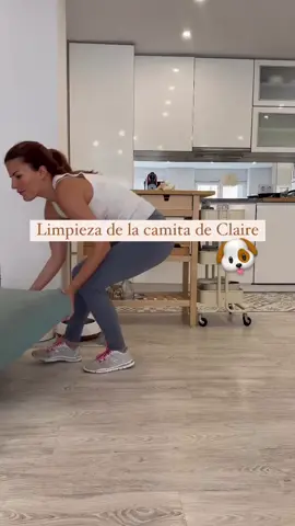 MÁS TIPS AQUI ⬇️🧺✨🧼 El truco de los guantes de goma para mí es clave 👉🏼 tienes un Reel en el perfil donde te cuento más detalles✨ 💙El vinagre es un potente limpiador, desinfecta y tiene propiedades antibacterianas y antivirales. Además su ph ácido ayuda a eliminar olores. Actúa como suavizante natural sobre los tejidos y ayuda a mantener la viveza de los colores 🌍Más sostenible 🌿un cambio súper simple y económico que puede ayudarte a eliminar los productos químicos contaminantes de tu hogar y de tu ropa 🔐GÚARDALO para tenerlo a mano 🚀ENVÍASELO a ese amig@ con perro #perros #limpieza #limpiezahogar #tipslimpieza #lavadora #dogtips #limpiezadelhogar #perrosdeinstagram #hogar #tipshogar
