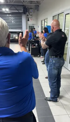 ¡Muy buenos días, Laredo! ☀️ Nuestro equipo ya está listo para recibirte con el mejor ánimo. Sea cual sea tu necesidad, mantenimiento, compras o solo información, aquí estamos para ayudarte. ¡ORALE! 📍 Laredo, TX – 2420 Jacaman Rd #orale #damechanza