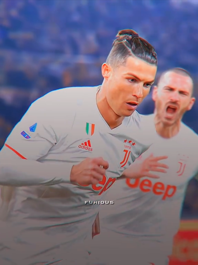 Cristiano Ronaldo football skills 🐐👑  . . #cristianoronaldo #football #skills #viralvideo #football 
