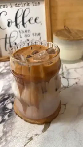 Iced chocolate latte🤎🤤#coffelover #coffee #coffeetiktok 