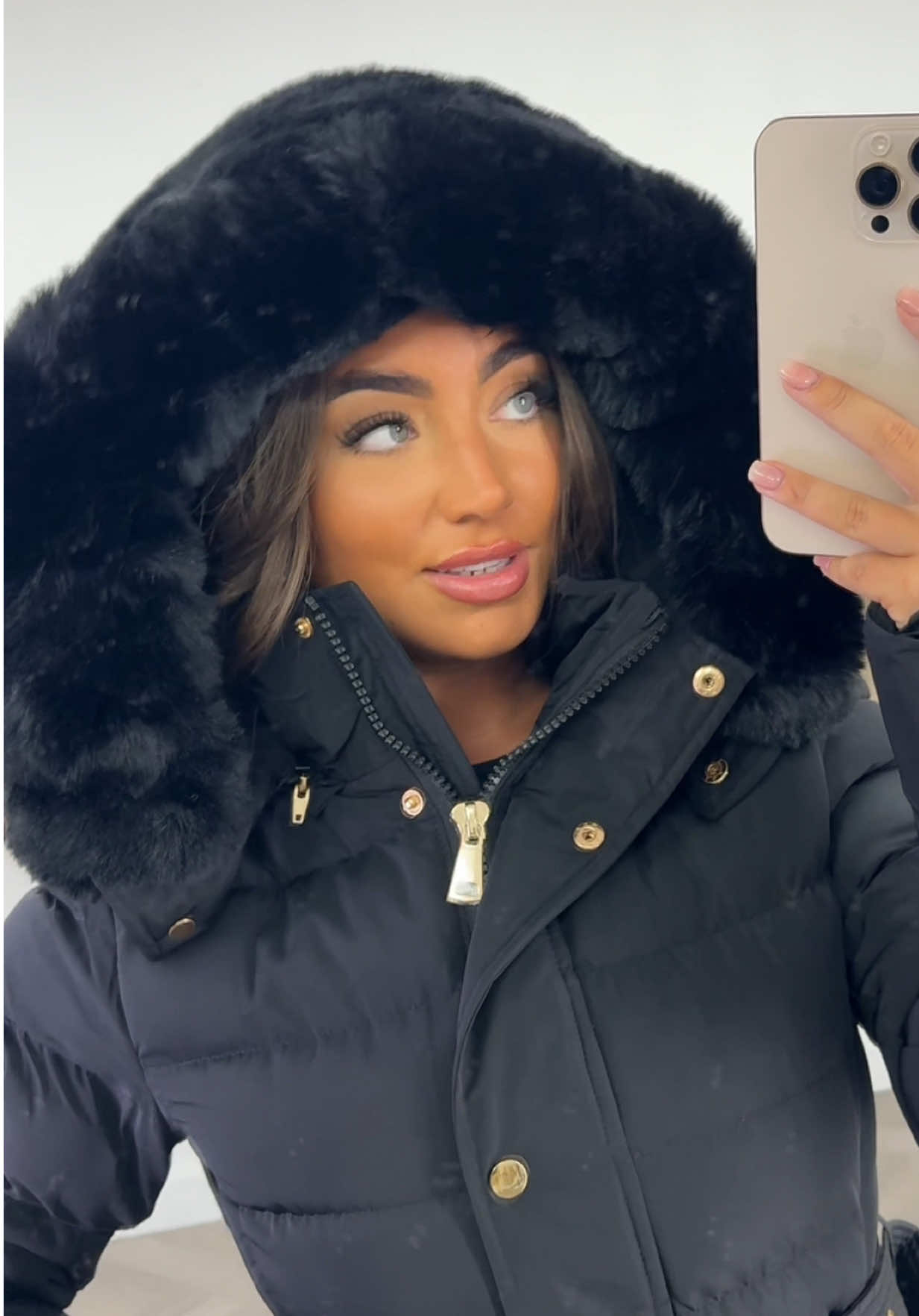 Winter Coat you NEED in your life 🌨️🖤 Really warm and cosy 🤩❤️‍🔥 Order yours now via link in bio 🔗 Styledup for coats jackets and gilets ✨ #christmas #outfit #coat #styledup 