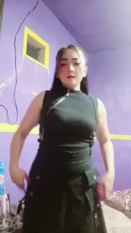 aku syuka warna hitam karena kulit ku hitam juga💃🤣🤣