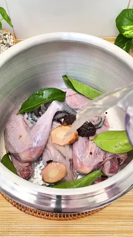 Ayam goreng bumbu bacem, simpel & enak 🫶 Resep 👇 - ayam kampung 1 ekor  - air kelapa 600 ml  - daun salam 6 lembar  - lengkuas 6 cm  - bumbu Marinasi 1 sachet  - baput bubuk 2 sdt  - lada bubuk 1 sdt  - gula Jawa 1 sdm  - kecap 2 sdm  - garam & penyedap ( opsional ) #ayamgorengbacem #ayambacem #resepmasakan #ayampresto #presto 