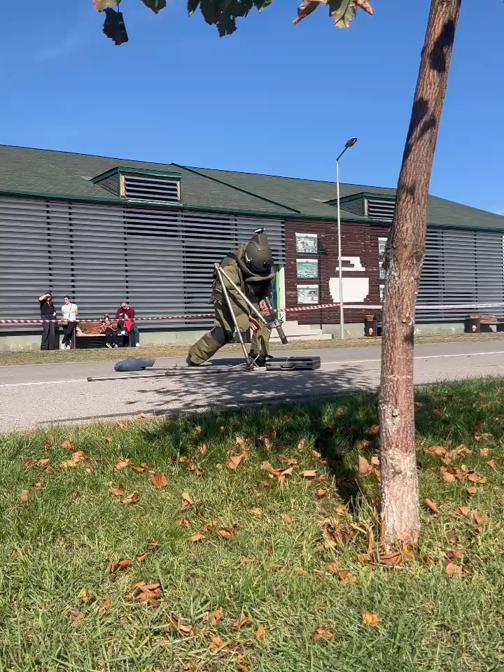 Pirotehnist de la Suceava în exercițiul din Parcul Cornișa #foryoupage #4upage #foryour #fypage #foryoupagе #botosani #news #foruyou #foryouu #fyp #foryopage #foryou #4youpage #foru #4you