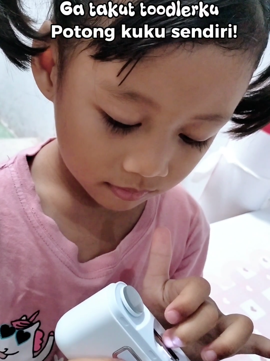 Ga takut toodlerku potong kuku sendiri! #guntingkukueletrik #guntingkukubayi #alatmanicuresetguntingkuku #guntingkukubayielektrik #fypage @inncoo.official 