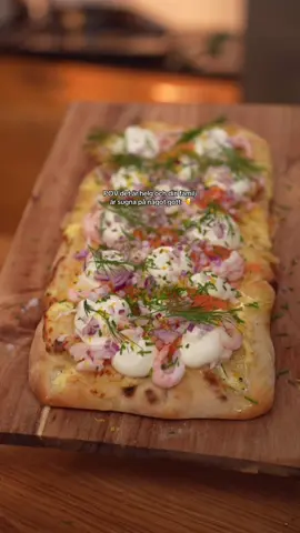 Jag tar uppgiften på största allvar 🫡 löjromspinsa är det bästa tilltugget. Älskar pinsa 😍