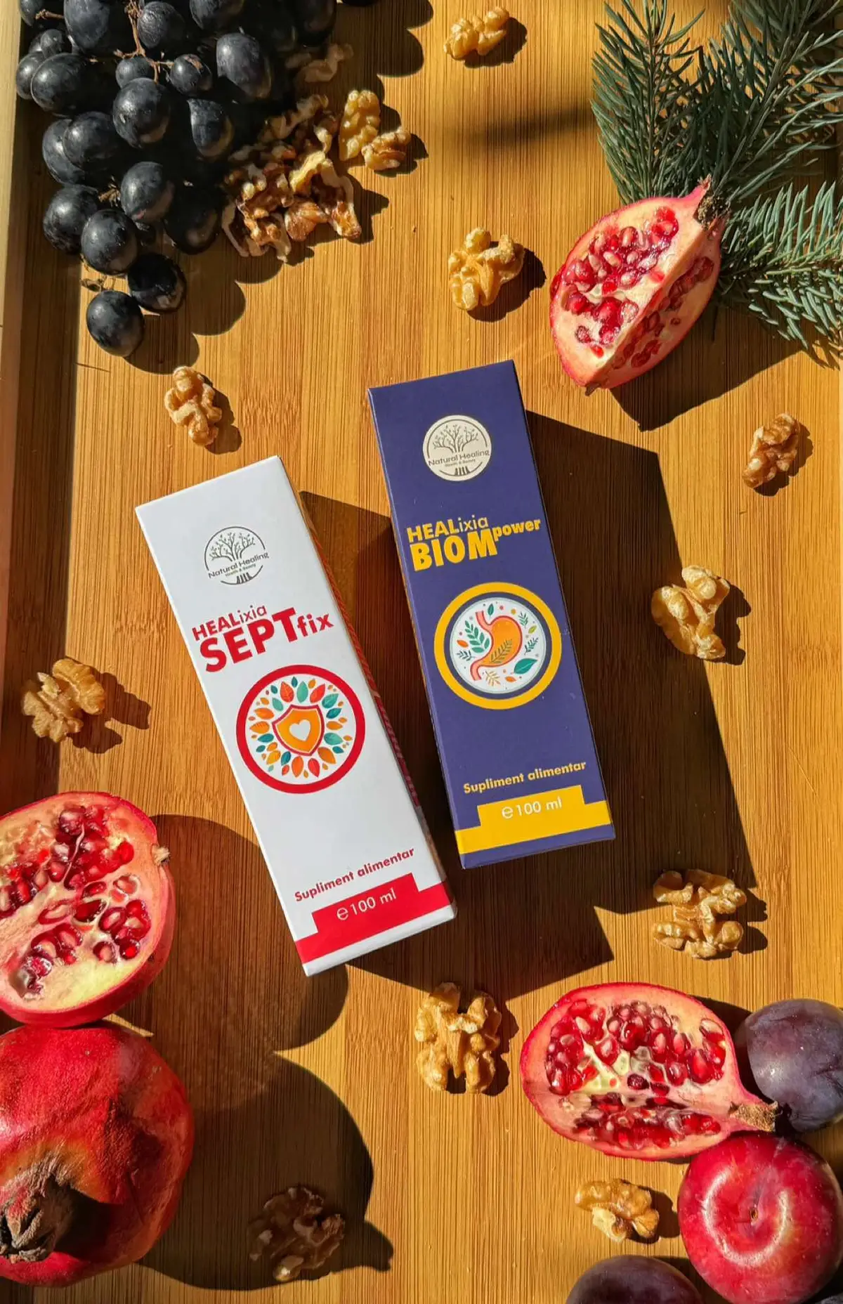 Puțini părinți trec prin iarnă fără emoția răcelilor repetate. Năsuc înfundat, tuse, nopți cu febră și oboseală, toate acestea pot epuiza atât copilul, cât și familia. În astfel de momente, corpul are nevoie de un ajutor care să-l susțină din interior și să-l ajute să lupte mai ușor cu infecțiile. Pachetul Răceală și Gripă (oameni mici) aduce împreună două formule naturale, complementare: HEALixia BIOM Power, care reface și echilibrează microbiomul intestinal, punctul de plecare al imunității, și HEALixia SEPT Fix, care protejează căile respiratorii și combate infecțiile virale și bacteriene. Împreună, oferă o abordare completă: digestie echilibrată, imunitate mai puternică și protecție pentru gât și plămâni. Copilul se recuperează mai repede după episoade de gripă sau viroze, simptomele se atenuează, respirația devine mai ușoară, iar oboseala scade. În același timp, datorită antioxidanților și vitaminelor naturale din plante și fructe, întreg organismul câștigă un plus de vitalitate. Sunt două produse care aduc protecție și refacere într-o perioadă în care cei mici sunt mai vulnerabili.