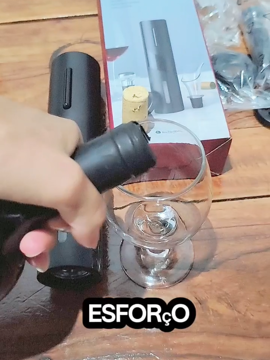 ✨🍷 “Adeus sofrimento pra abrir vinho! 💡 kit abridor de garrafas, portátil, recarregável. #achadinhos  #portatil  #sacarolhas  #abridordegarrafa 