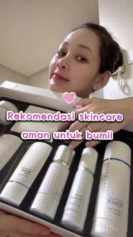 Rekomendasi skincare korea yang aman untuk bumil 💕 🇰🇷 setelah drama break out karena pas tau hamil bener2 stop semua skincare karena aku belum menemukan yg bener2 aman disini even di olive young gak jamin.. jadinya aku gak pake skincare apapun.. finally aku menemukan sepaket korean skincare ini seneng banget 🥰 #rekomendasiskincarebumil#skincareamanuntukbumil#reviwskincare#renecell #skincarekorea