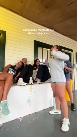 wholesome moments singing on the porch in the rain with my girls 🥹🫂👯‍♀️🏕️🫶🏼🇺🇸✨  camp friendships are FOREVER 👯‍♀️ use code ‘RO30’ with @AmeriCamp for £30 off your agency fees 🫶🏼  #americansummercamp #sleepawaycamp #americansummer #wholesome #bestfriend 