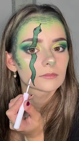 MEDUSA 🐍 live at 6pm tonight come say hiiii🥰🥰 #makeup #medusa #halloweenmakeup #halloweenmakeuptutorial 