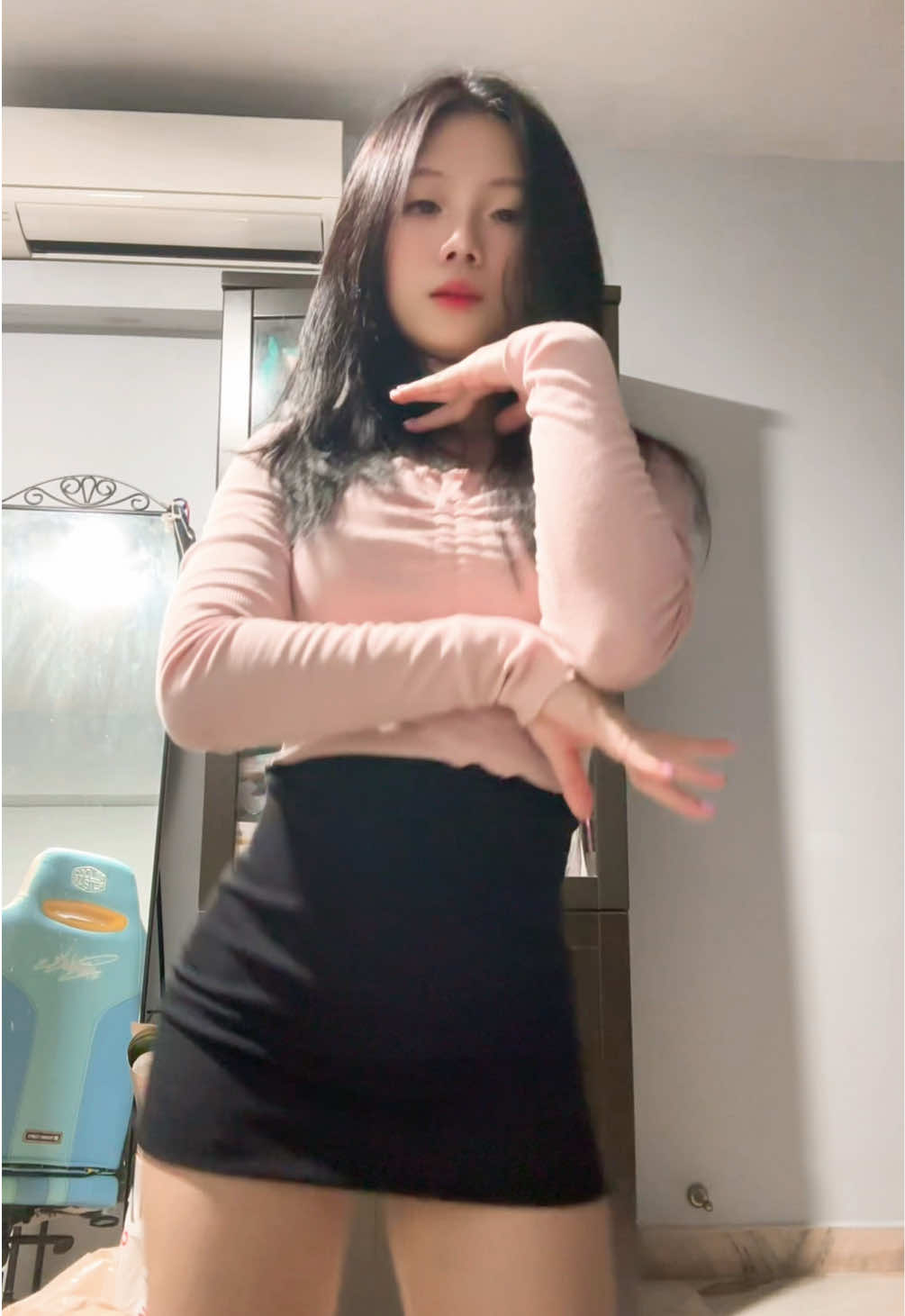 Can I be your secretary? 🩷 #gomygomygomy #dancetrend2025 #joisu #cute #skirt 