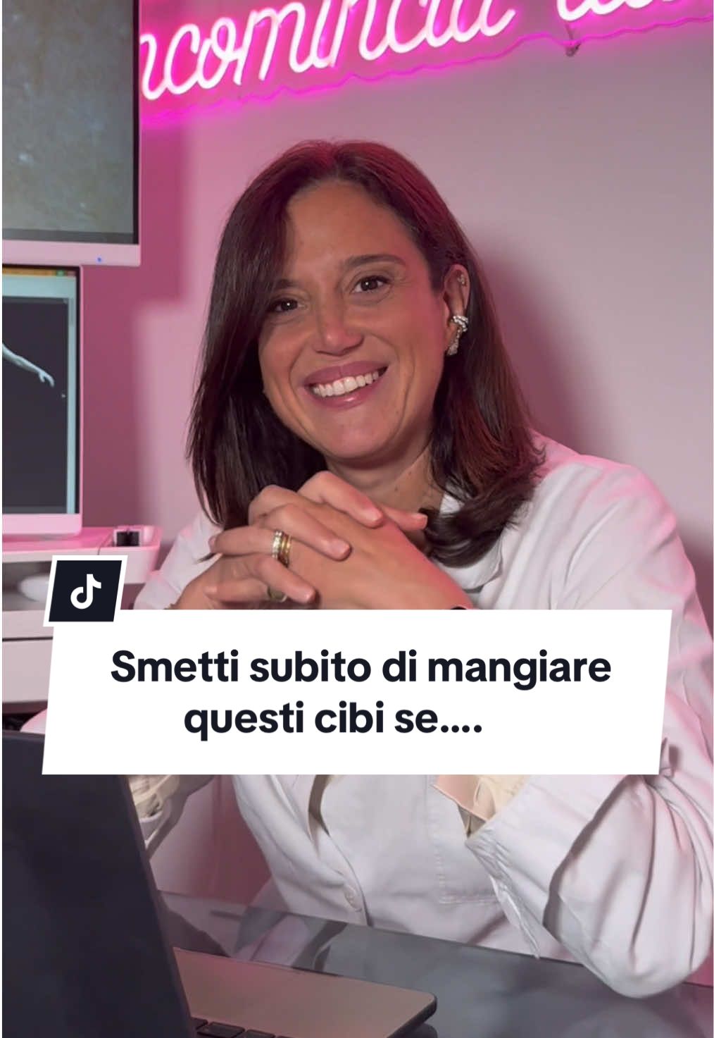 I cibi giusti sono i veri alleati della tua pelle: più luminosa, uniforme e senza macchie 👀 E tu, quale alimento mangi di più per avere una pelle perfetta? ✨ #curadellapelle #pelleperfetta #cibi #inesmordentedermatologa #benessere 