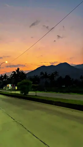 Sore ini senja begitu indah 🥰 #garut #traveling #aesthetic #garuttraveling 