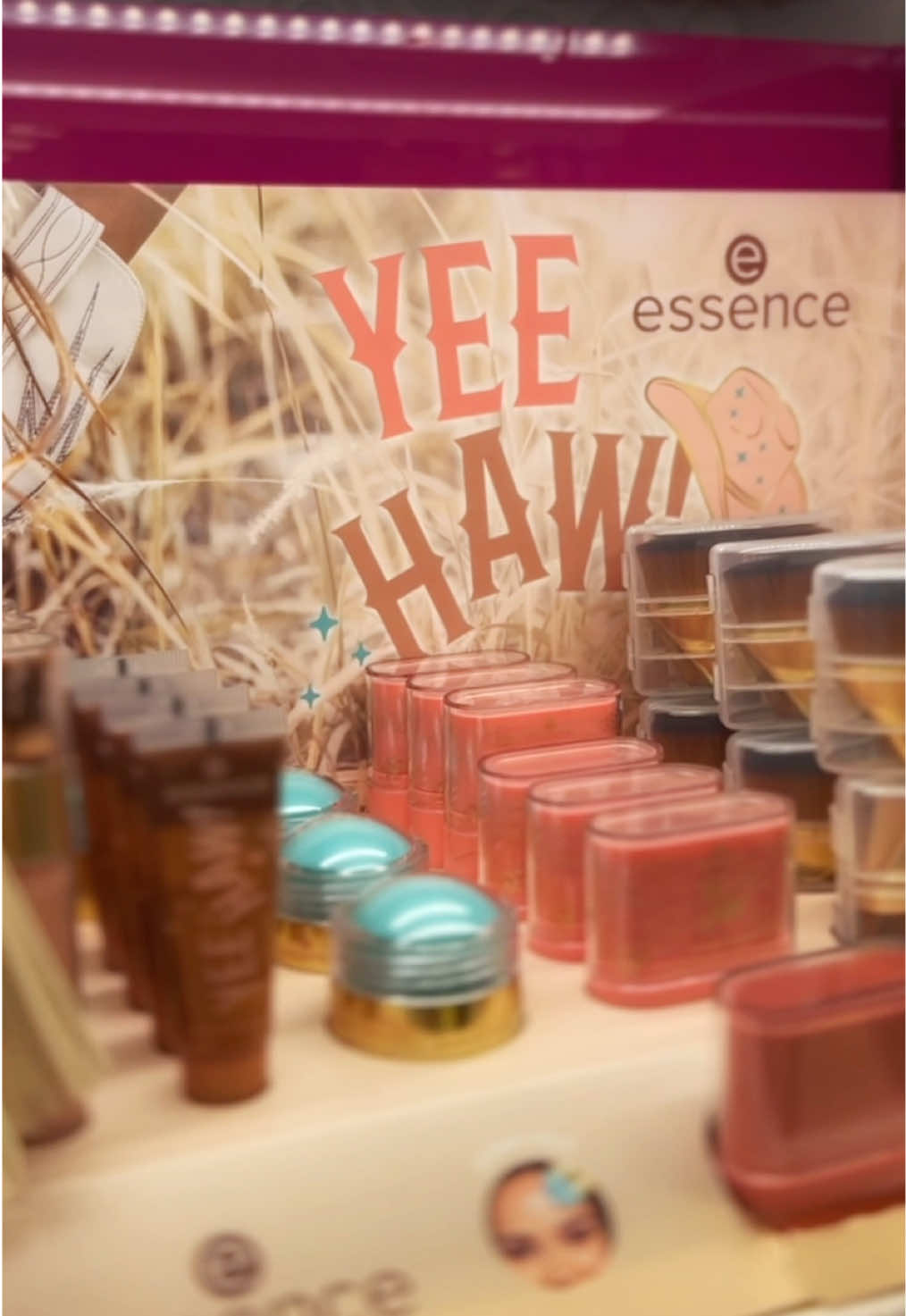 I need those boots in real life 😭 @essence cosmetics Africa - this is next level !! ⭐️ Grab yours at @clicksza  #essenceYeeHaw #makebeautyfun #southafrica #essencemakeup #clicks    