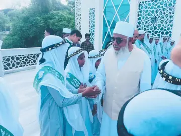 সুন্দর এবং মনমুগ্ধকর দৃশ্য  কোরআনের পাখিদের সাথে মজলুম জননেতা আলহাজ্ব শাহজাহান চৌধুরী।