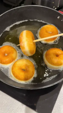 All Tips To make Perfect Doughnuts #donuts #fluffy #homemade #fyp #Recipe  Ingredients; 2-1/3 cup bread flour 1 tbsp milk powder  1/2 tsp salt 3 tbsp lukewarm milk 1 tbsp sugar 1 tsp yeast 1/3 cup cold milk 3 tbsp sugar 1 large egg 15-20g of ice cube 30g soft butter