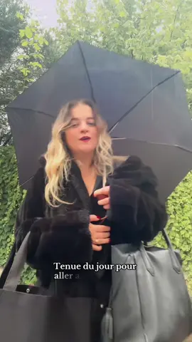 Tenue du jour dans le rush ! Ft. @Longchamp @Cosmoparis @Tara Jarmon @GUESS  Et dans ma précipitation, j’ai oublié de parler de ma sublime ceinture @LancelParis 😅. #pourtoi #styleinspo #automne #tenuedujour #pluie 