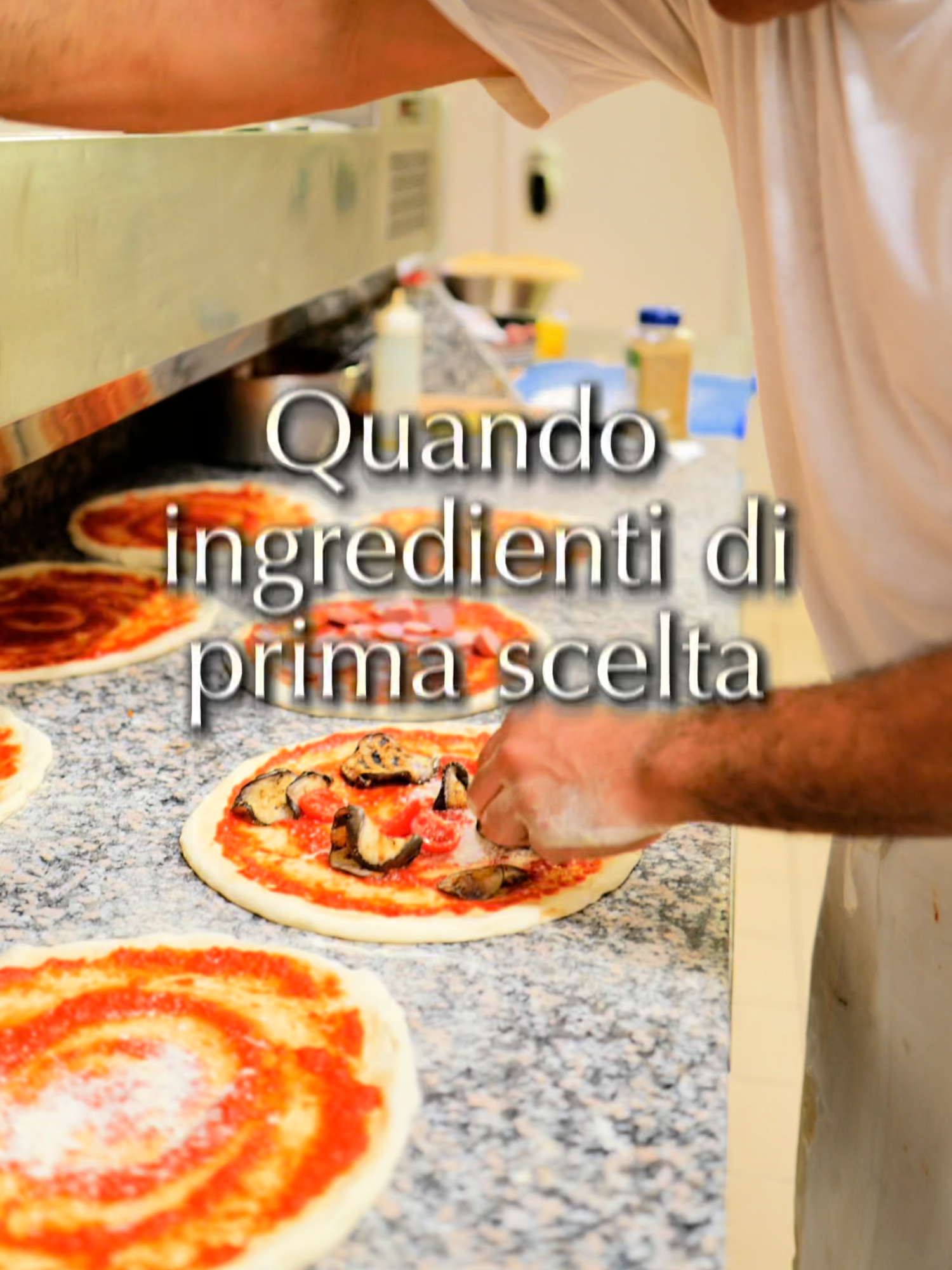 Sì, pizza di nuovo… ma non una qualsiasi! 🍕❤️ Dalla Margherita classica alle nostre pizze più creative, ogni morso è un’esplosione di gusto che ti fa dimenticare tutto il resto.  Crosta croccante, mozzarella filante, ingredienti freschissimi… se pensavi di aver già provato la pizza perfetta, qui ti ricrederai all’istante. 😋 Prenota il tuo tavolo! 💬👇 📍 Via Broseta 112, Bergamo 📞 +39 035 264505 #PizzaLovers #FoodieLife #PizzaTime #ItalianFood #PizzaArt #GustoItaliano #BergamoFood #MozzarellaFilante #PizzaNight