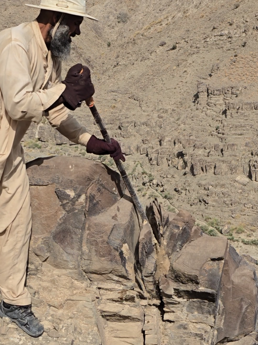 Stone Mining Process 😱 #stonemining #mininglife #foryoupage #hiddentreasure #treanding 