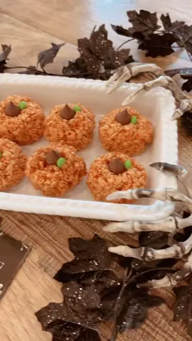 Pumpkin treats #halloween #halloweendiy #ricecrispies #onthisday #halloweenideas 