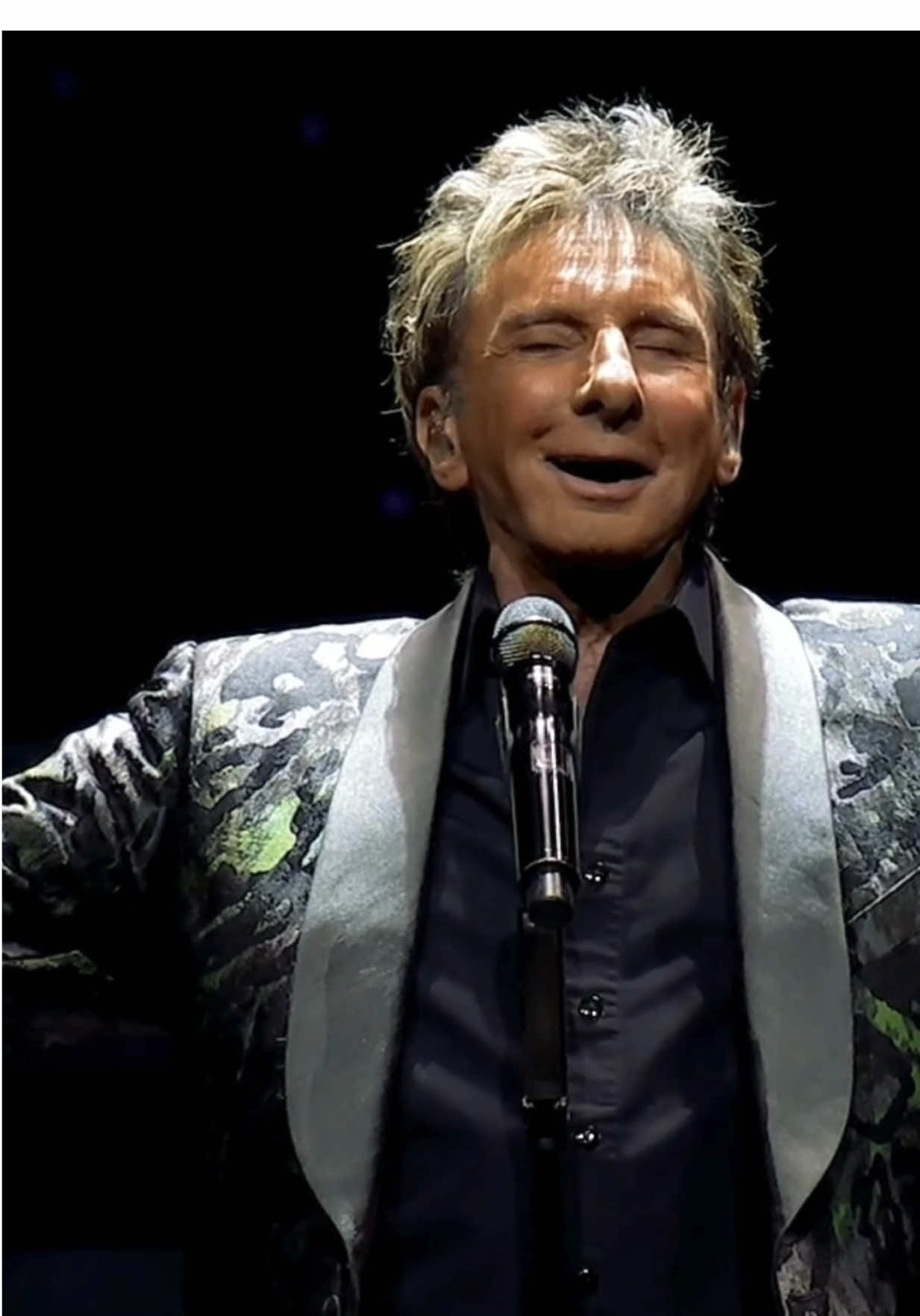 See MANILOW live! Tickets on sale now! 