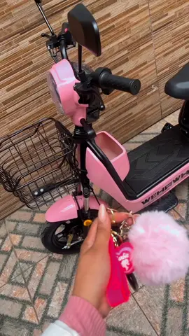 Realização de um sonho 🎀 Apresento a vocês a ROSINHA💗💗💗💗💗 Obs:Minha criança interior muito feliz 😂😂😍😍😍 #scootereletrica  #wehawk  #rosinha  #tiktok  #foryou 💗💗💗💗💗😂