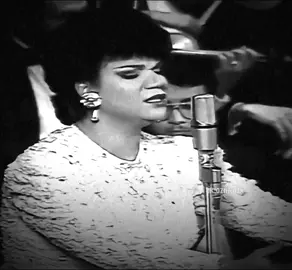 لكَ إبطاء الُمـذِل المُنعِـمِ .. وتَجني القَادِر المُحتَكمِ ,,,                            #سوزان_عطيه #طربيات_الزمن_الجميل #طربيات #طرب 