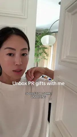 Weekly unboxing. Here’s what I got this week. New Nara Smith x Reformation, Le Spec sunnies, Dezi sunglasses, Lore World fragrance, Etc. #unboxing 