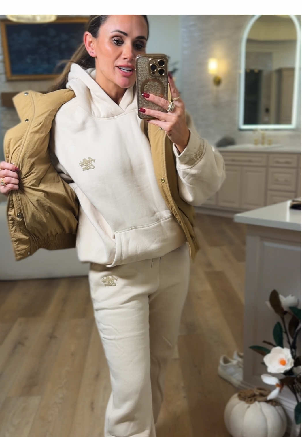 Bring on the cooler weather! So ready to bring our all my cozy clothes! #sweatsuit #sweatpantseason #cozyseason #cozyvibes 