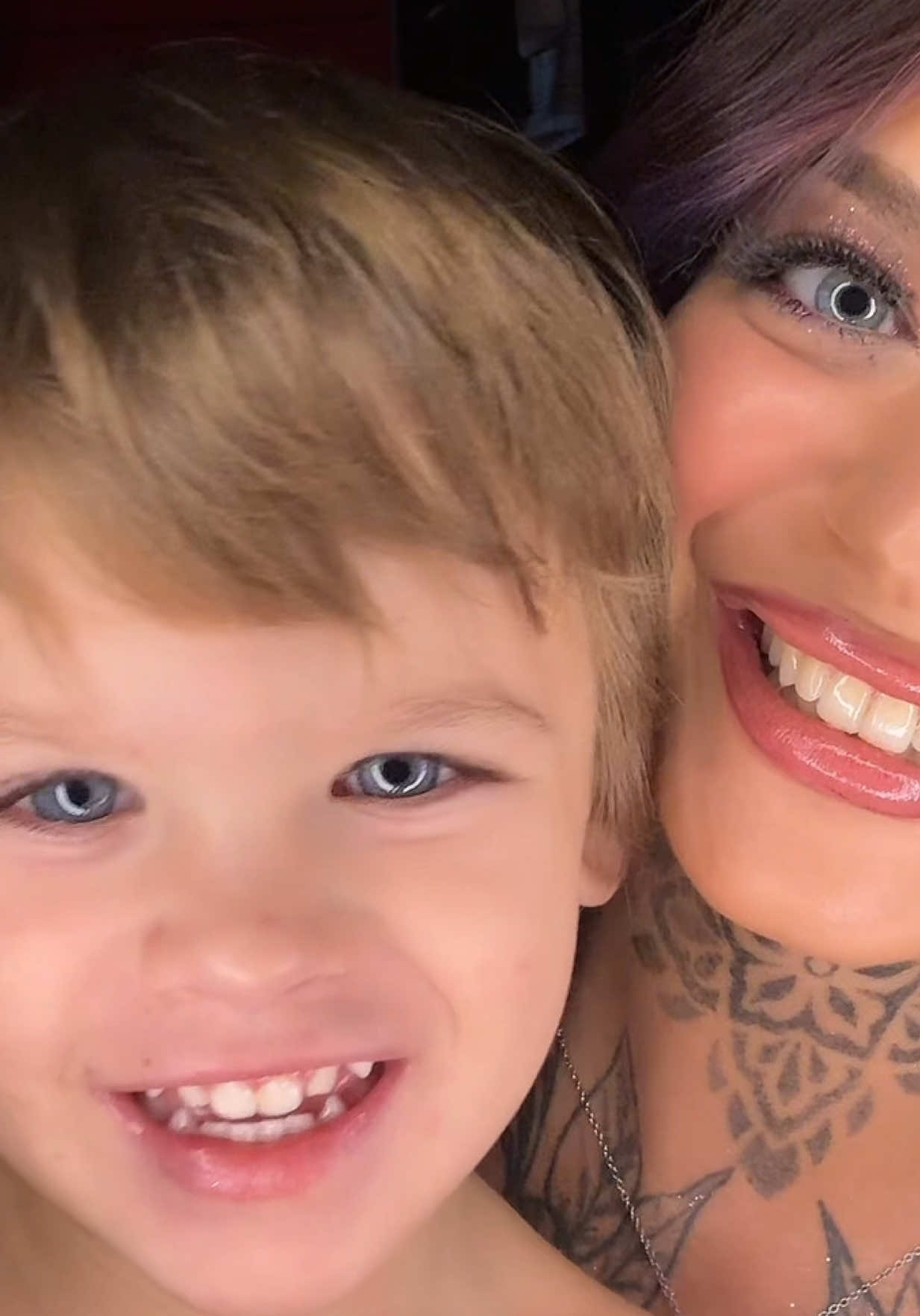 Una sistemata al volo💆🏼‍♀️siamo di compleanno 👧🏼🎂🎈#grwm #figli 