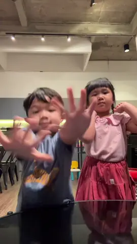 Selesai les + weekend = joget duluuuuuuu kassssss @Kassia atau Kacia bebas 