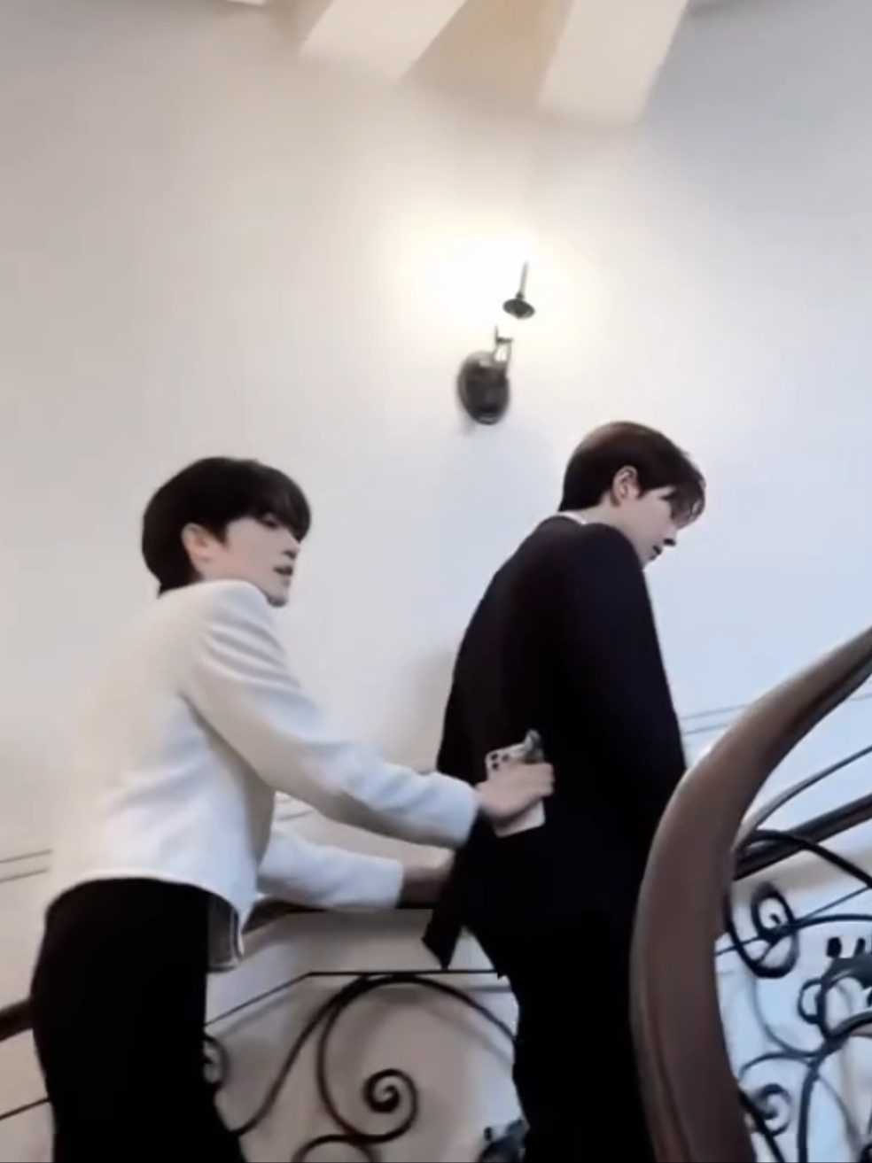 จับเนกไทยังพอทน แต่จับเอวเดินนี่พอเลย 🤭🤭🤭 ตกลงจะซิงชิวหรือชิวซิง🤭🤭 #xingqiu #qiudingjie #huangxing #bkjiranun @TikTok UK 