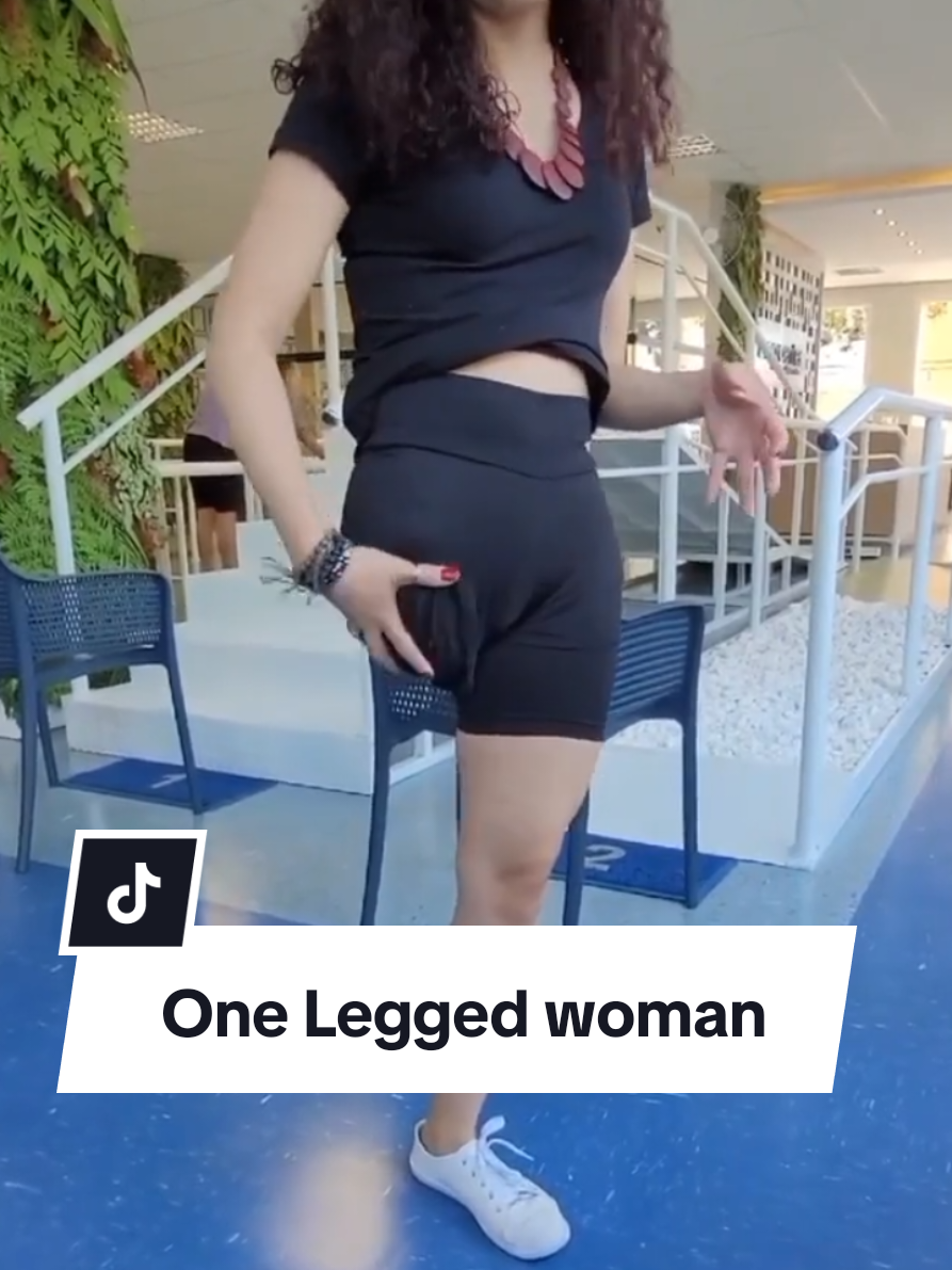 Mujer sin pierna 🙌🏼🖤 #amputee #oneleg #stump #foryou #fyp 