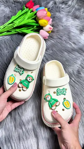 Dép Sục Cross GẤU HOODIE ,Chất Liệu EVA, Mang Nhẹ Êm Chân, Chống Trơn Trượt Tốt #depsuccrocs #depxinh#depsucnu #huongtichcuc74 #huongchiase74 