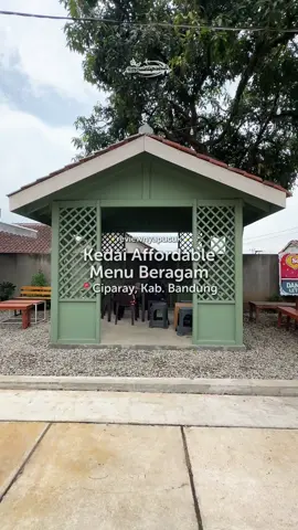 Ciparay Gak Bisa Diem! Skrg ada warkop yg affordable dan bisa dipake nongkrong bareng bestie nih🫵🏻 Gaskeun ajakin bestie buat mampir kesini, enak-enak loh🤩✨  ----- #ciparay #kulinerciparay #ciparaymajalaya #warkoppikop #ciparaypride 