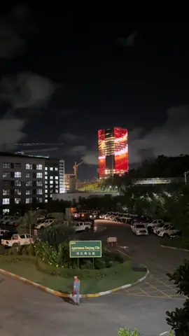 Di sebuah desa terpencil di pelosok kabupaten berdiri gedung tertinggi berjejer apartemen yg di bangun dalam waktu yang singkat tanpa adanya korupsi seandainya indonesiaku tak tersentuh oleh tangan kotor koruptor akan seindah apa negara ini?? #iwip 