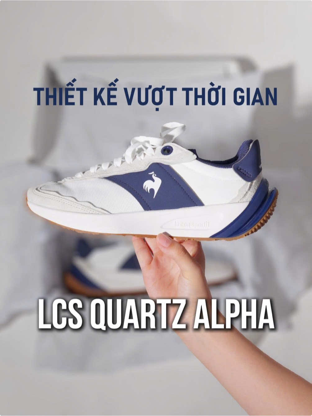 👟 LCS QUARTZ ALPHA – TÁI SINH BIỂU TƯỢNG VƯỢT THỜI GIAN Đánh dấu hành trình 40 năm di sản dòng giày Quartz, le coq sportif ra mắt LCS Quartz Alpha – phiên bản toàn cầu đưa huyền thoại Quartz bước vào kỷ nguyên đương đại. Mang tinh thần Pháp thanh lịch nhưng mới mẻ và cá tính hơn, Quartz Alpha là sự hòa quyện của quá khứ và hiện tại: 🔹 Thân giày giữ trọn dấu ấn thể thao đặc trưng của dòng Quartz. 🔹 Dấu ấn Pháp tinh tế: Gót giày hoàn thiện hiệu ứng nhăn vintage – vừa thanh lịch, vừa độc đáo. 🔹 Phom dáng hiện đại, tạo nên phong cách lifestyle trẻ trung và khác biệt. #lecoqsportif #lecoqsportifvietnam #fyp #xuhuong