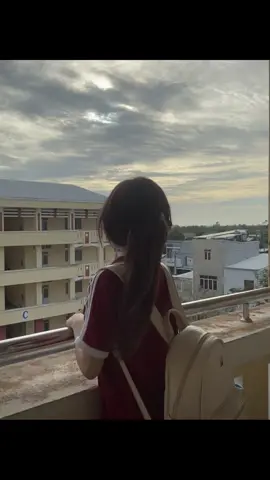 trc e đợi ng e thương, giờ em đợi người thương em🤍 #xh #nhomotnguoi #bannho 