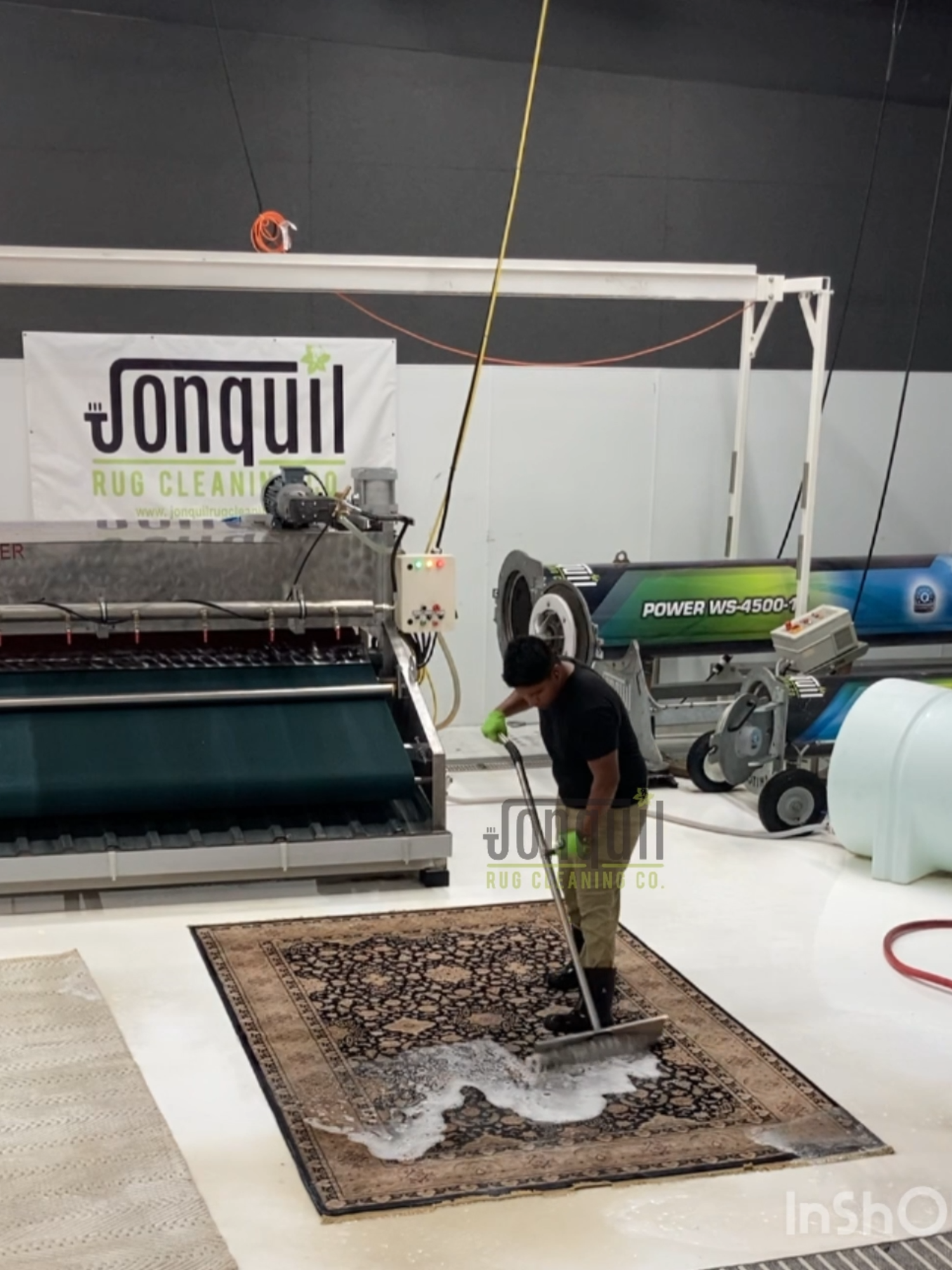 SATISFYING SOAPY SQUEEGEE! #rugcleaningatl #jonquilrugcleaningco #rugcleaningmarietta #cleanfreak #squeegee #asmr #satisfying