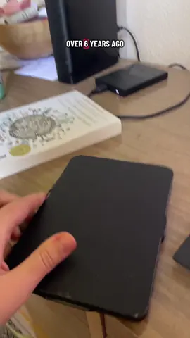 Consider me an ebook fan now that I don’t have to support Amazon 🙂‍↕️ I had this secondhand Kindle in storage for years without realizing how easy it was to use with my library card and the @Libby App 🤯 So, I can read for free and in an eco way 👏🏼 How do you live zero waste on a budget?  #usewhatyouhave #ecoonabudget #lowwaste #boycottamazon #bookstagram